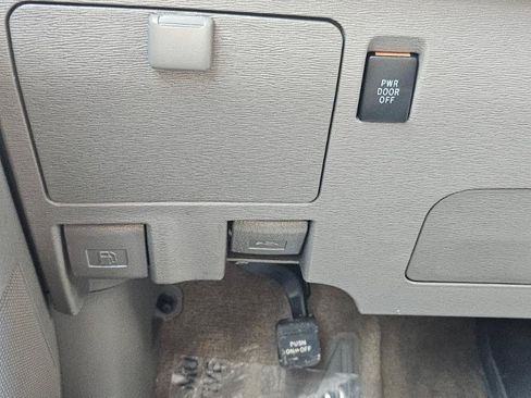 Used 2014 Toyota Sienna XLE FWD image 38