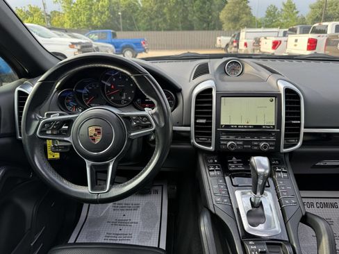 Used 2016 Porsche Cayenne AWD/4WD image 24