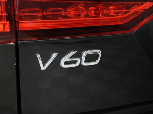 Certified 2025 Volvo V60 B5 Cross Country Plus image 19