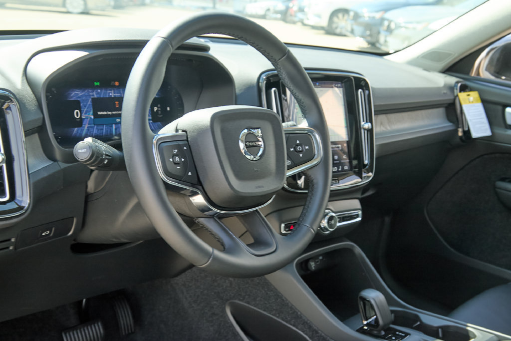 New 2026 Volvo XC40 B5 Core w/ Climate Package AWD/4WD image 13
