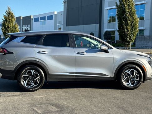 Used 2023 Kia Sportage LX image 3