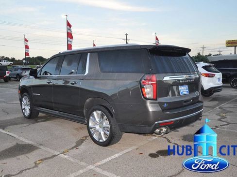 Used 2021 Chevrolet Suburban High Country w/ Premium Package image 3