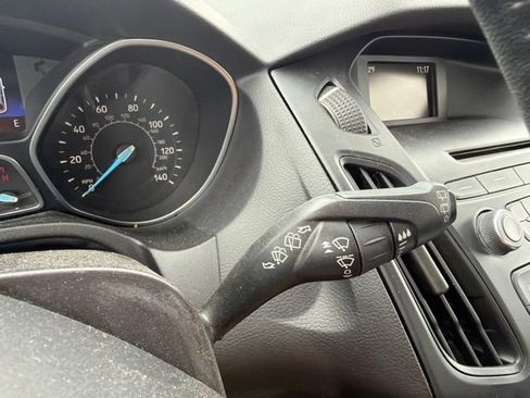 Used 2015 Ford Focus SE w/ SE Cold Weather Package FWD image 25