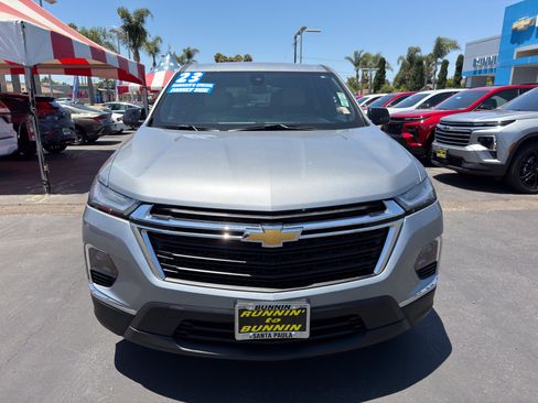 Used 2023 Chevrolet Traverse LS FWD image 3