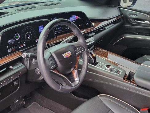 Used 2023 Cadillac Escalade Premium Luxury image 5
