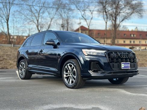 Used 2025 Audi Q7 2.0T Premium w/ Convenience Plus Package image 9