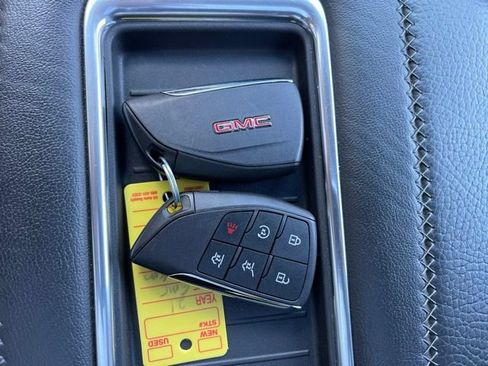 Used 2021 GMC Yukon Denali w/ Denali Ultimate Package AWD/4WD image 34