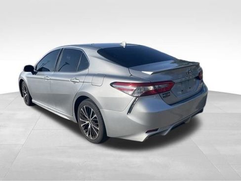 Used 2019 Toyota Camry SE FWD image 6