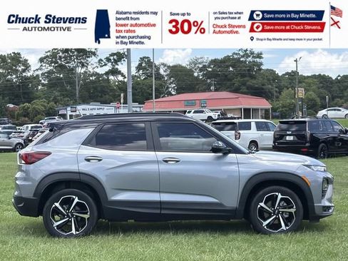 Used 2023 Chevrolet TrailBlazer RS w/ Sun and Liftgate Package FWD image 4