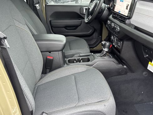 New 2025 Jeep Gladiator Sport image 13