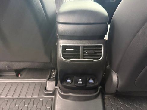 Used 2023 Hyundai Santa Fe Limited image 28