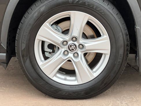 Certified 2022 Toyota Highlander LE image 33