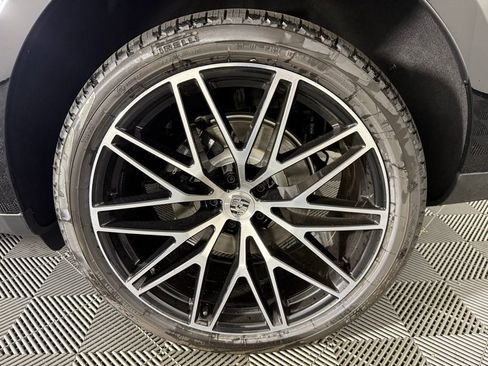 Certified 2025 Porsche Macan S image 12
