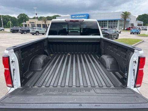 Used 2025 Chevrolet Silverado 2500 LTZ w/ LTZ Convenience Package AWD/4WD image 9