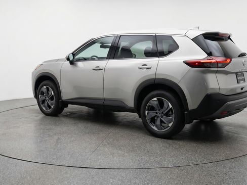 Used 2025 Nissan Rogue SV image 6