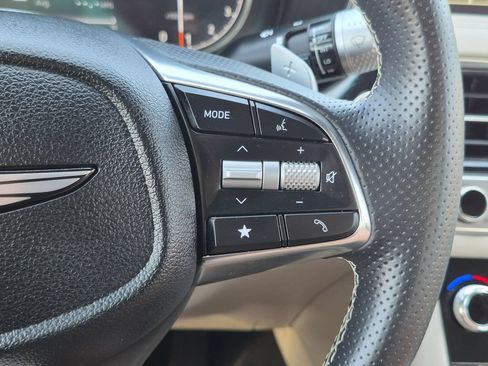 Used 2025 Genesis G70 2.5T RWD image 23