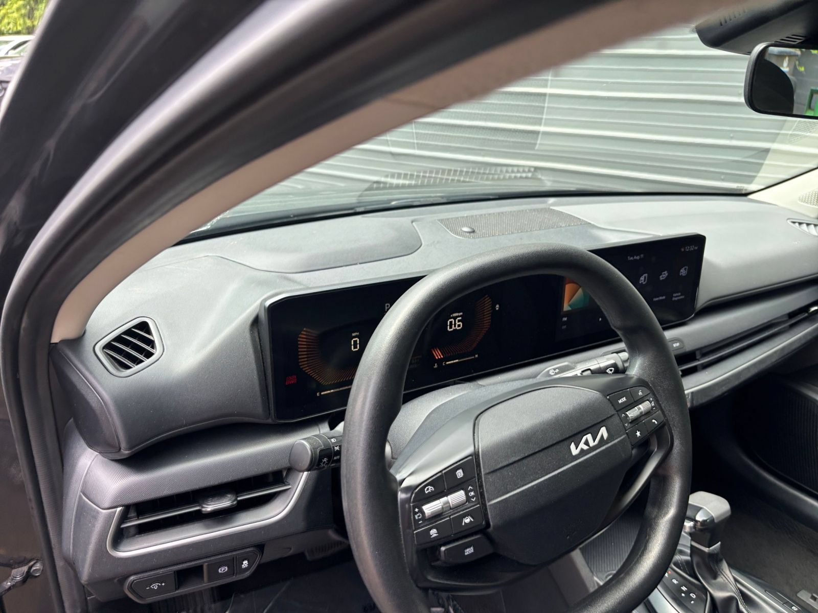 Used 2025 Kia K4 FWD image 29