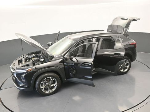 Used 2025 Chevrolet Trax LT w/ Driver Confidence Package image 59