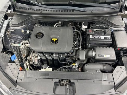 Used 2019 Hyundai Elantra SE image 6