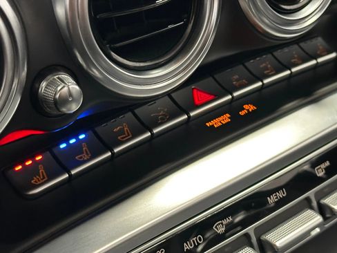 Used 2018 Mercedes-Benz AMG GT Roadster 2D image 33