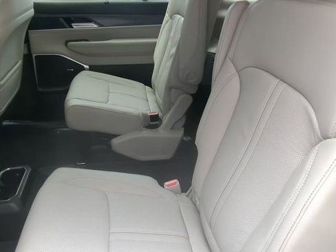 New 2024 Jeep Wagoneer L Series II w/ Convenience Group I image 28