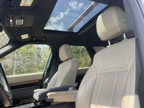 Certified 2020 Land Rover Discovery HSE image 3