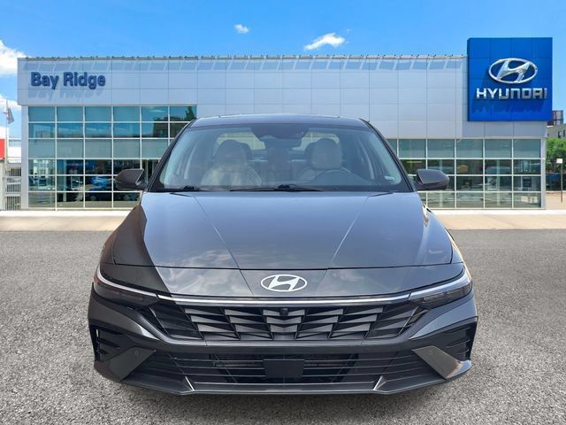 Used 2024 Hyundai Elantra Limited FWD image 10