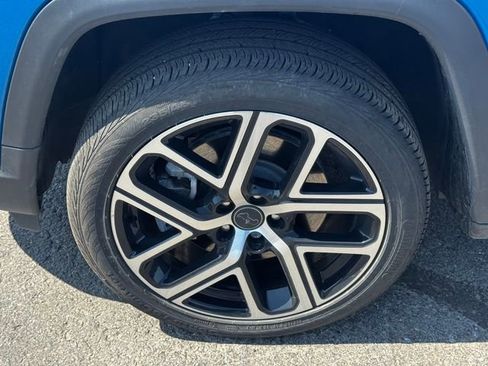 Certified 2025 Jeep Compass Limited AWD/4WD image 10