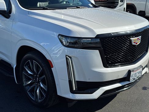 Certified 2022 Cadillac Escalade Sport Platinum w/ Heavy-Duty Trailer Package image 5