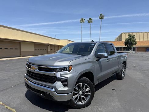 Used 2024 Chevrolet Silverado 1500 LT AWD/4WD image 3