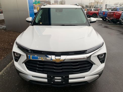 Used 2025 Chevrolet TrailBlazer LT w/ Convenience Package image 2