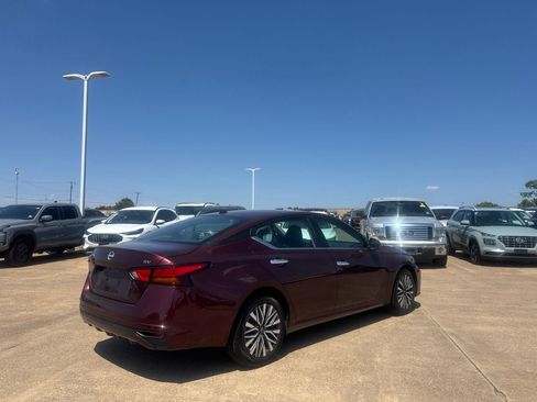 Certified 2024 Nissan Altima 2.5 SV FWD image 19