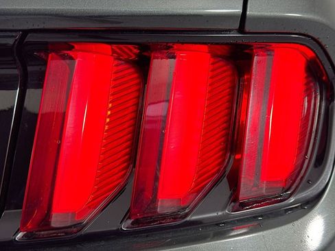 Used 2015 Ford Mustang Premium image 33