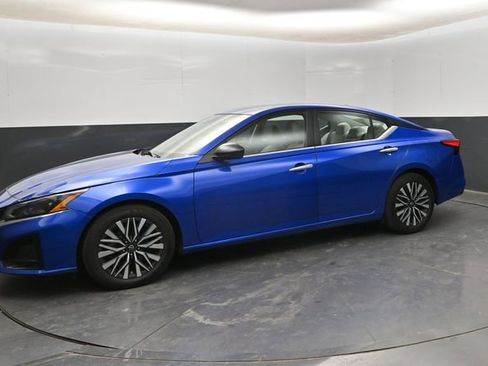 Used 2025 Nissan Altima 2.5 SV FWD image 4