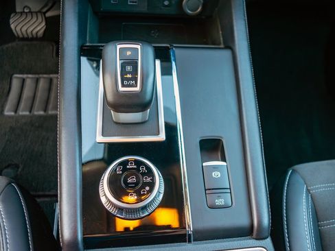 Used 2024 Mitsubishi Outlander SE image 24