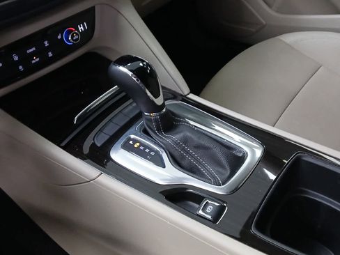 Used 2019 Buick Regal Essence w/ Driver Confidence Package I image 11