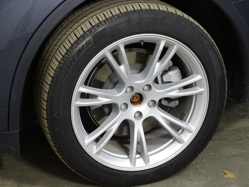 Used 2023 Tesla Model Y Long Range image 40