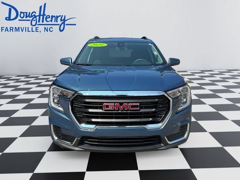 Used 2024 GMC Terrain SLE w/ Driver Convenience Package FWD image 8