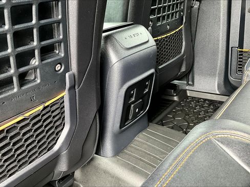 Used 2022 Ford Bronco Badlands image 10