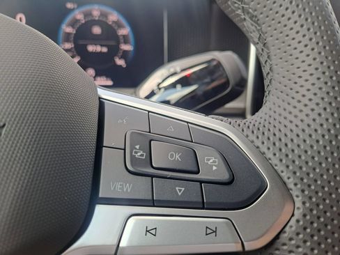Used 2025 Volkswagen Tiguan SE R-Line FWD image 13