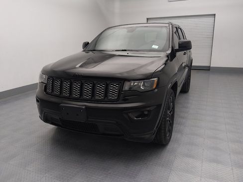 Used 2018 Jeep Grand Cherokee Altitude image 15