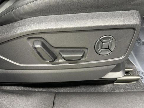 Certified 2025 Audi Q5 Premium w/ Convenience Package image 20