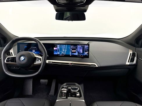 Used 2023 BMW iX xDrive50 w/ Sport Package image 18