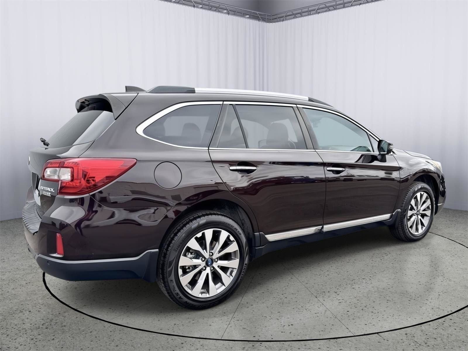 Used 2017 Subaru Outback 2.5i Touring w/ Popular Package #5A AWD/4WD image 5