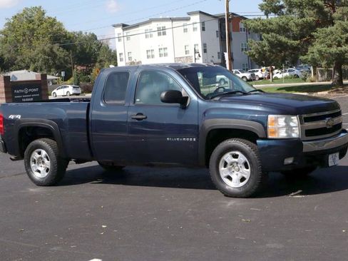 Used 2007 Chevrolet Silverado 1500 LT w/ 1LT Convenience Package image 2