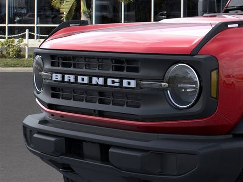 New 2025 Ford Bronco 4-Door image 19