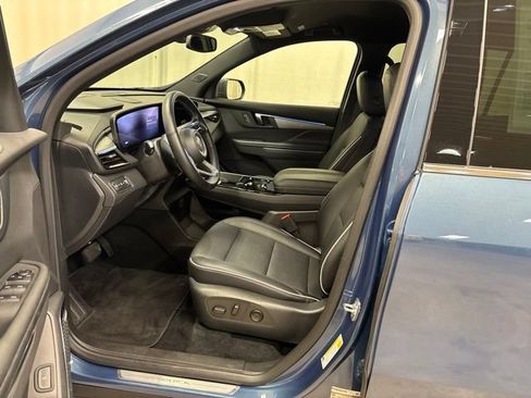 Used 2025 Buick Enclave Preferred FWD image 15
