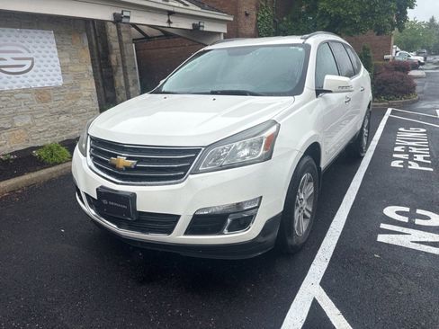 Used 2015 Chevrolet Traverse LT w/ Traveler's Package FWD image 3