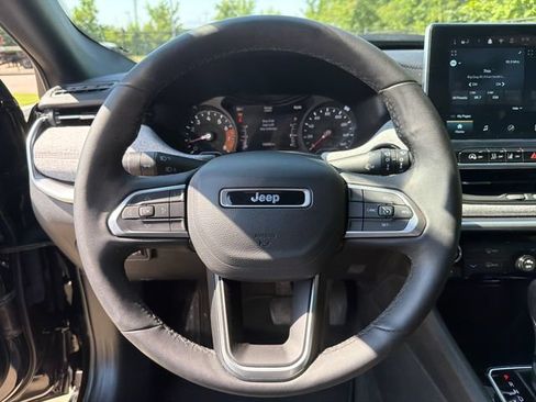 Used 2024 Jeep Compass Latitude AWD/4WD image 17