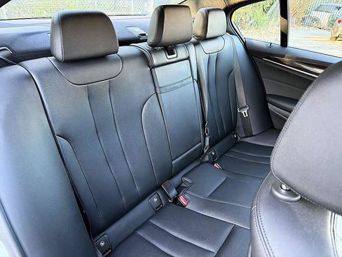 Used 2019 BMW 530i RWD image 21